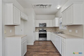 204 Mallard Cove in Hutto, TX - Foto de edificio - Building Photo