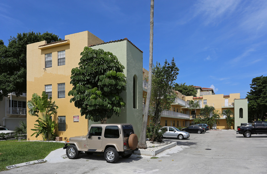 2705 NE 9th Ave in Wilton Manors, FL - Building Photo