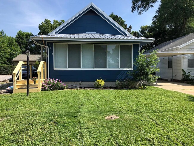 property at 1718 E Lee St