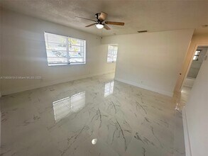 5827 Buchanan St in Hollywood, FL - Foto de edificio - Building Photo