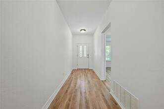 5703 Marchmont Ln in Austin, TX - Building Photo - Building Photo