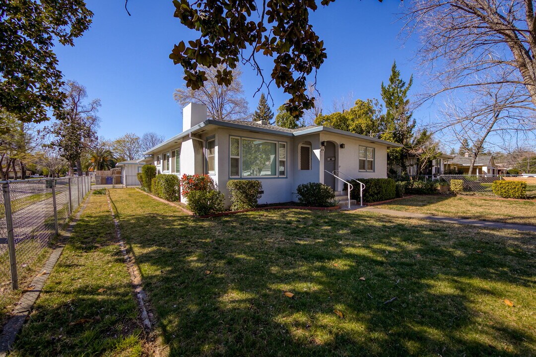 1654 Verda St in Redding, CA - Foto de edificio