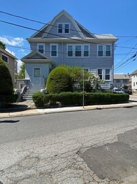 24 Ten Hills Rd, Unit #2 in Somerville, MA - Foto de edificio - Building Photo