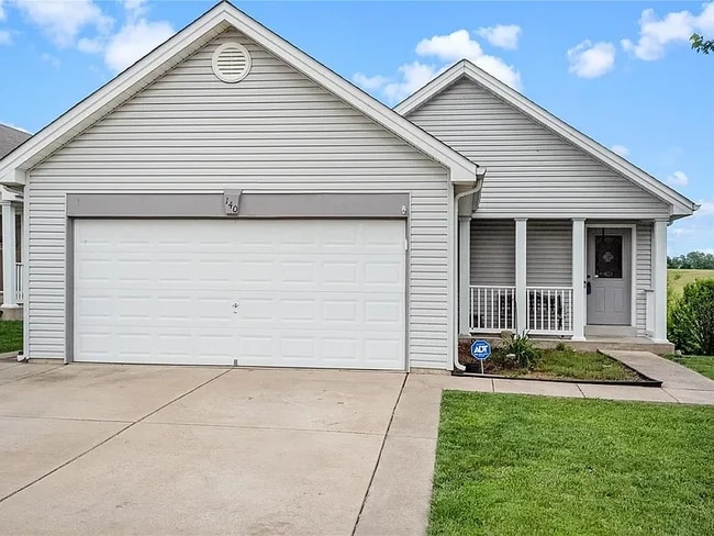 property at 140 Autumn Oaks Dr