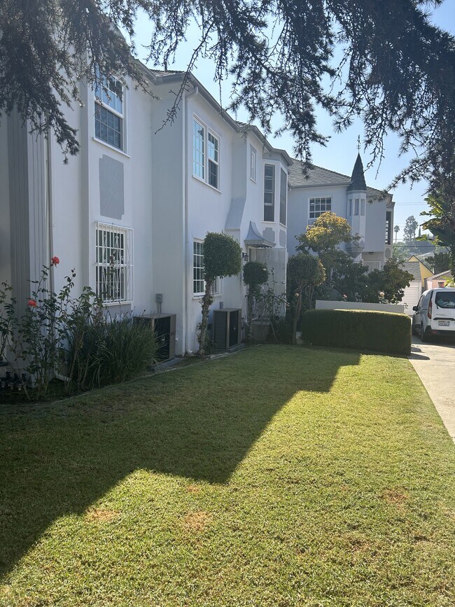 4116 Los Feliz Blvd in Los Angeles, CA - Foto de edificio - Building Photo