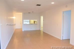 212 Lake Pointe Dr in Oakland Park, FL - Building Photo - Building Photo