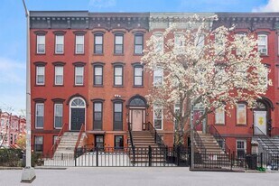 800 Ocean Ave in Jersey City, NJ - Building Photo