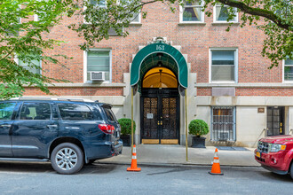 163 E 81st St in New York, NY - Building Photo - Building Photo