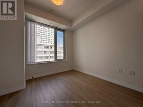 25 Holly St in Toronto, ON - Building Photo - Building Photo