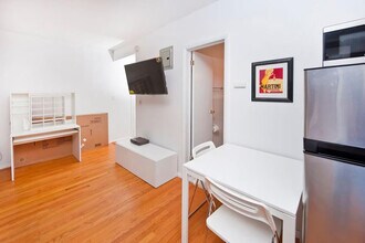 339 E 95th St in New York, NY - Building Photo - Building Photo