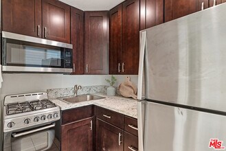2400 Vanderbilt Ln in Redondo Beach, CA - Building Photo - Building Photo