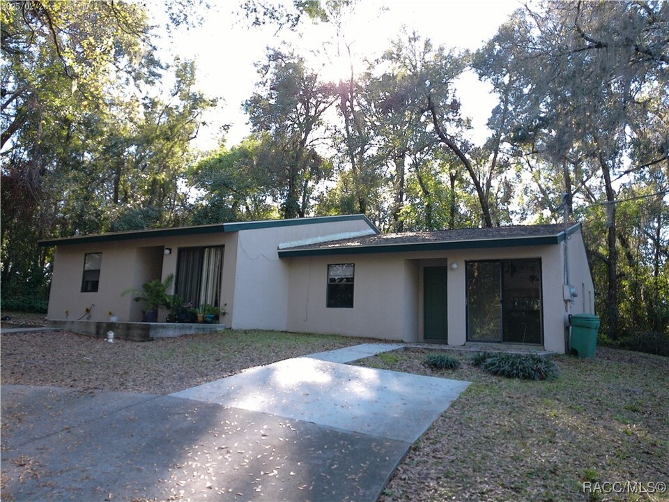 319 Davidson Ave in Inverness, FL - Building Photo