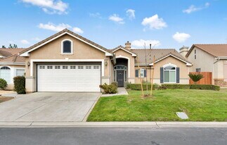 10556 E Greenbury Way in Clovis, CA - Building Photo