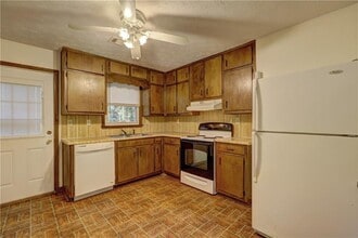 2233 Davis Rd SW in Stone Mountain, GA - Building Photo - Building Photo