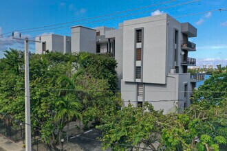 7899 NE Bayshore Ct in Miami Shores, FL - Foto de edificio - Building Photo
