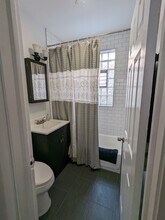 2040 W Birchwood Ave, Unit 2 in Chicago, IL - Building Photo - Building Photo