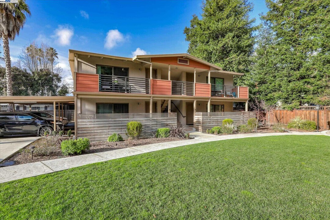 50 Casa Maria Ct in Alamo, CA - Building Photo