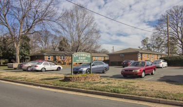 Cotswold East in Charlotte, NC - Foto de edificio - Building Photo