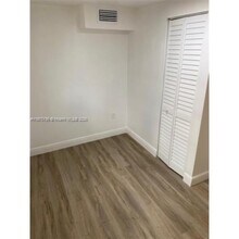 7390 SW 30th Ter in Miami, FL - Building Photo - Building Photo