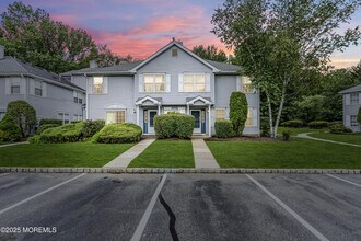 424 Indigo Ct in Morganville, NJ - Building Photo - Building Photo
