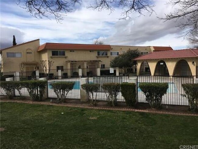 43611 Stanridge Ave in Lancaster, CA - Building Photo - Building Photo