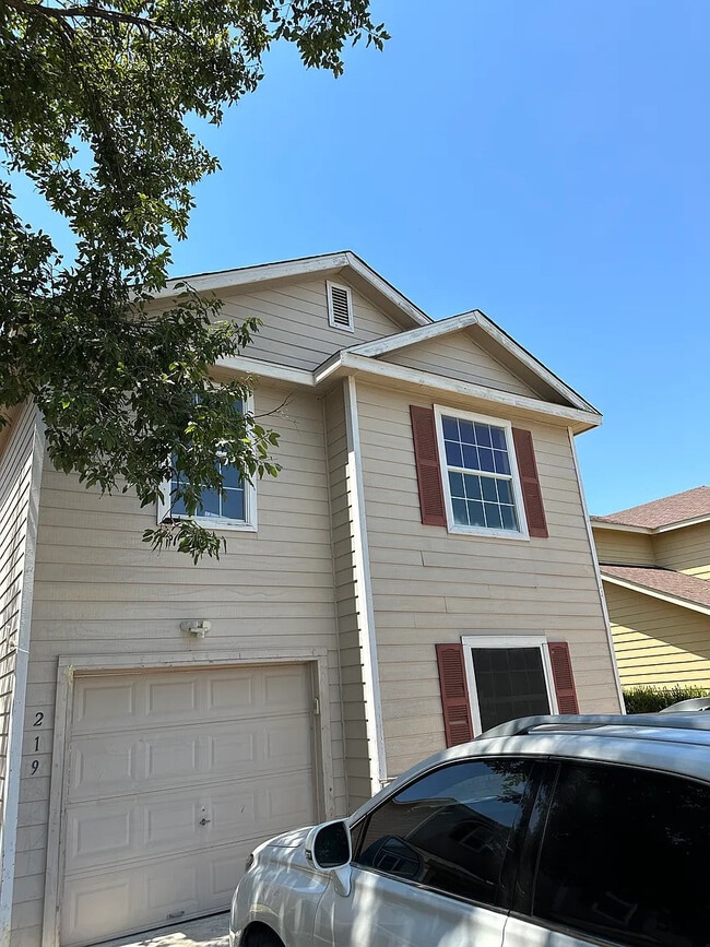 Room in House on Mallow Grove in San Antonio, TX - Building Photo - Building Photo