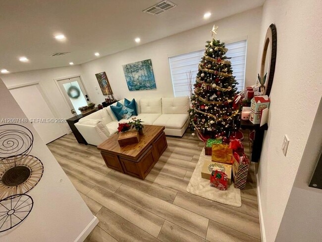 1149 NW 126th Pl in Miami, FL - Building Photo - Building Photo