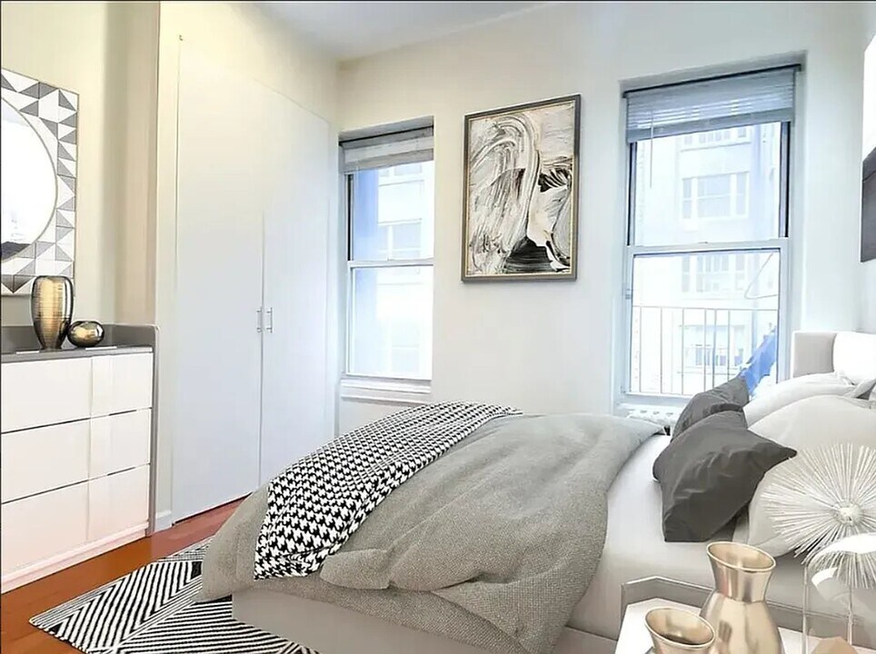 129 W 56th St in New York, NY - Building Photo