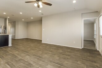 8102 Rose Petals Ln in Rosharon, TX - Building Photo - Building Photo