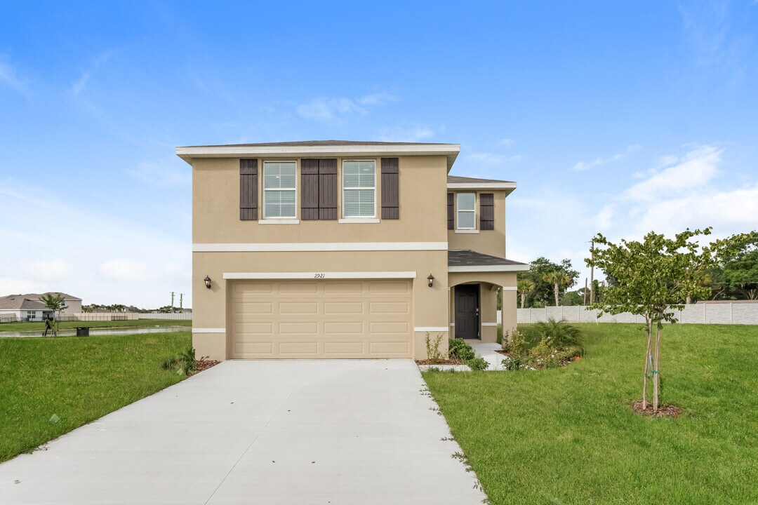 2921 Great Abaco Wy in Bradenton, FL - Building Photo