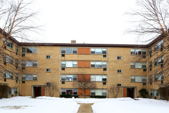 Crain Apartments in Skokie, IL - Foto de edificio - Building Photo