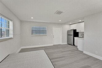 5657 Grant St in Hollywood, FL - Building Photo - Building Photo