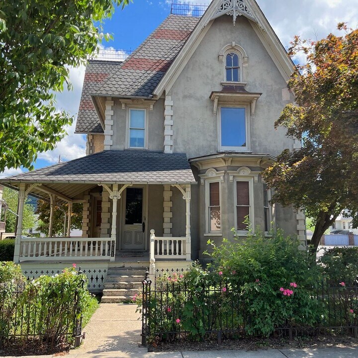 811 W 3rd St in Williamsport, PA - Building Photo