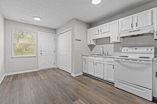 3002 Caldwell Ct. Apartments