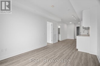 200-1200 Deerfield Rd in Newmarket, ON - Building Photo - Building Photo