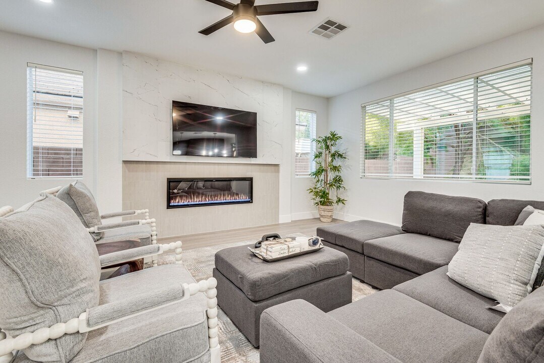 11086 Evvie Ln in Las Vegas, NV - Building Photo