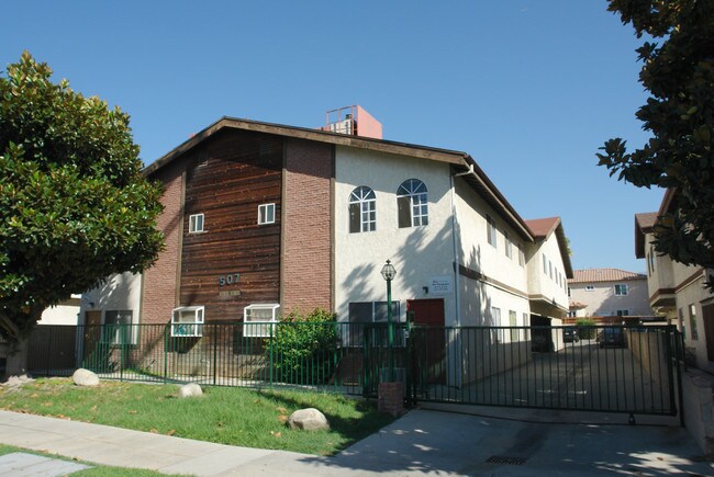 507 E Broadway in San Gabriel, CA - Foto de edificio - Building Photo