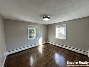 246 S Huntington Ave, Unit 3 in Boston, MA - Building Photo - Building Photo