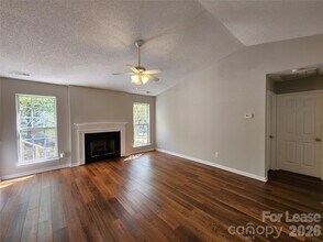 5200 Ashie Ave in Matthews, NC - Foto de edificio - Building Photo