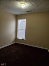 9555 Lakeview Cir in Union City, GA - Building Photo - Building Photo