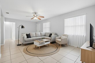 4220 38th Ave N in St. Petersburg, FL - Building Photo - Building Photo