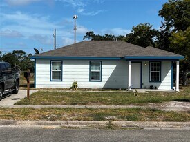 363 N Rife St in Aransas Pass, TX - Building Photo