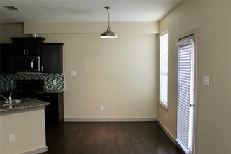 3617 Valley Vista Dr-Unit -407 in Hurst, TX - Foto de edificio - Building Photo