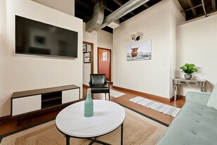 521 N Jefferson Ave, Unit SI ID1223687P in Springfield, MO - Building Photo