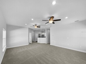 1045 James Dr in Poinciana, FL - Foto de edificio - Building Photo