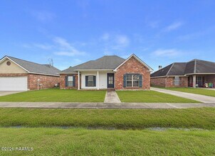 104 Cadet Ln in Lafayette, LA - Foto de edificio - Building Photo