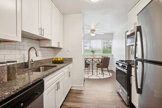 Satyr Hill Apartments in Parkville, MD - Foto de edificio - Building Photo