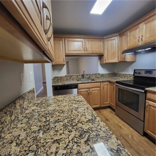 9291 Central Park Dr in Ft. Myers, FL - Building Photo - Building Photo
