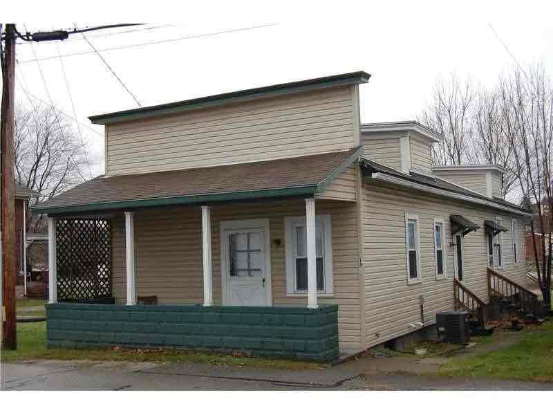131 E Pennsylvania Ave in New Stanton, PA - Building Photo