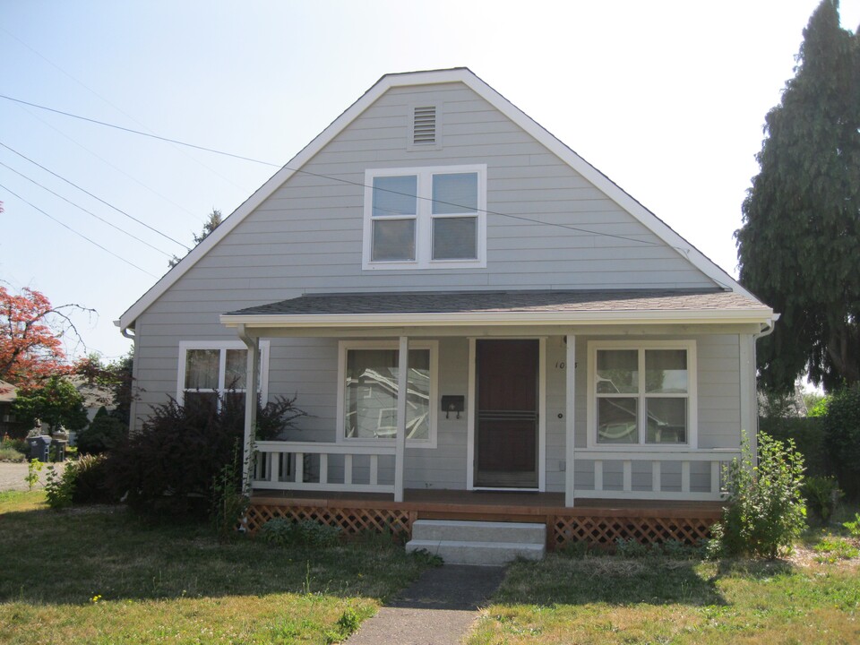 1033 7th St in Springfield, OR - Building Photo